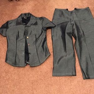 Juniors 2- piece Shirt & Capri Pant Set